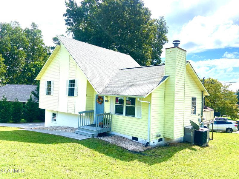 301 Red Fox Ln, Clinton, TN 37716