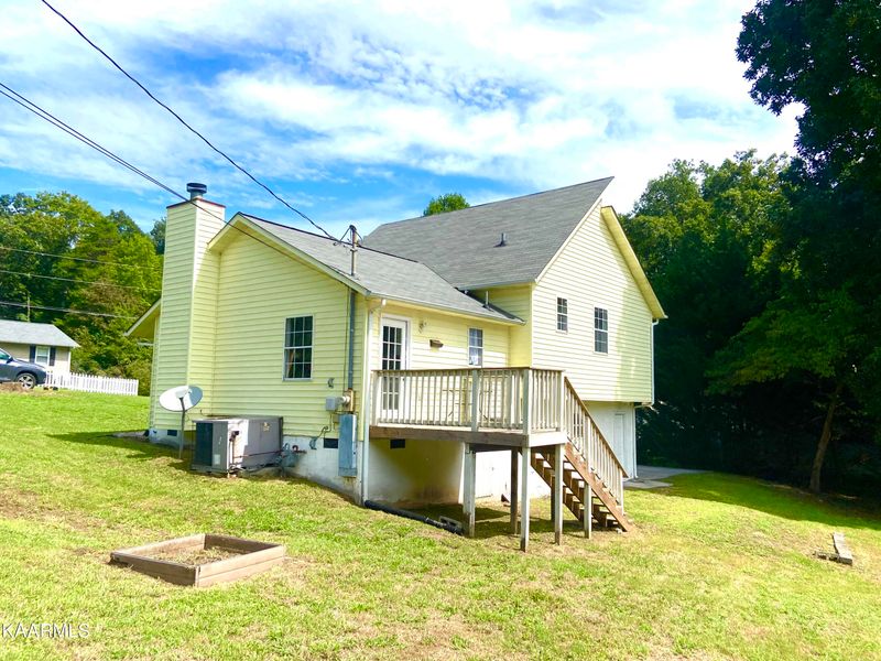 301 Red Fox Ln, Clinton, TN 37716