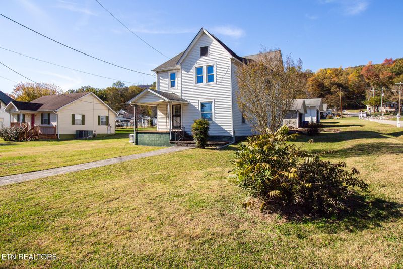 301 S Chamberlain Ave, Rockwood, TN 37854