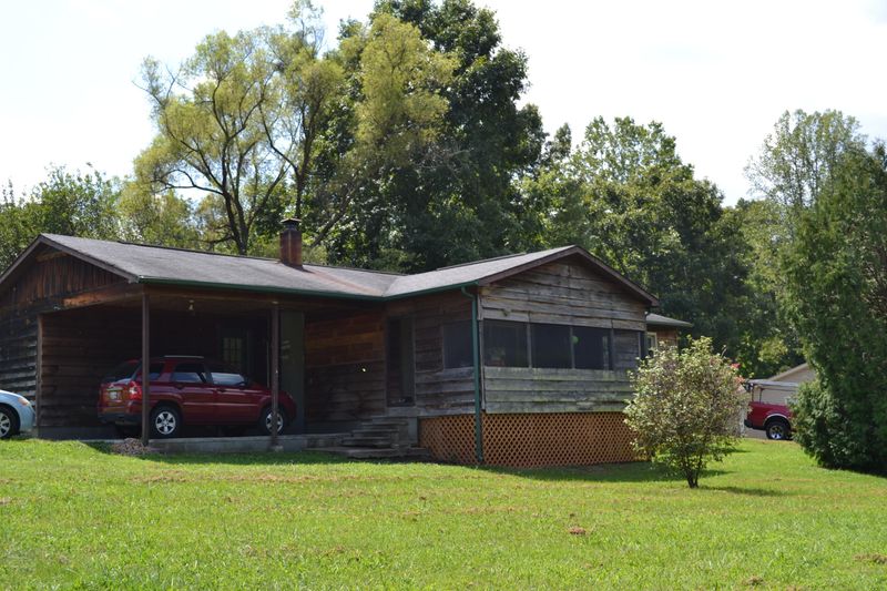 301 Snow Hill Rd, Oakdale, TN 37829