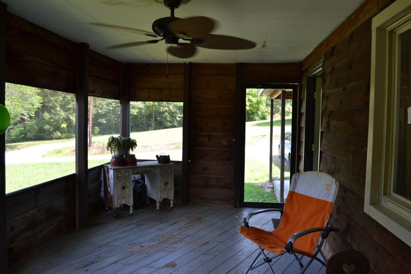 301 Snow Hill Rd, Oakdale, TN 37829