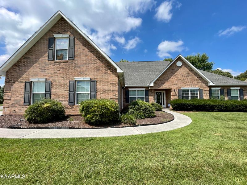 301 Stonebreeze Dr, Powell, TN 37849