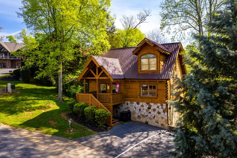 3011 Oak Tree Way, Pigeon Forge, TN 37863