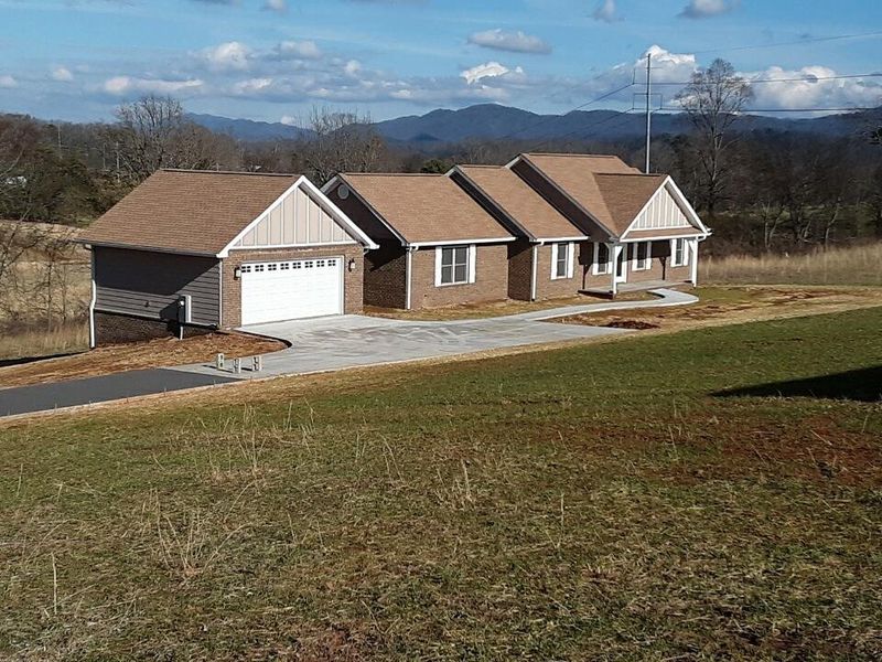 3012 Lora Dr, Maryville, TN 37803