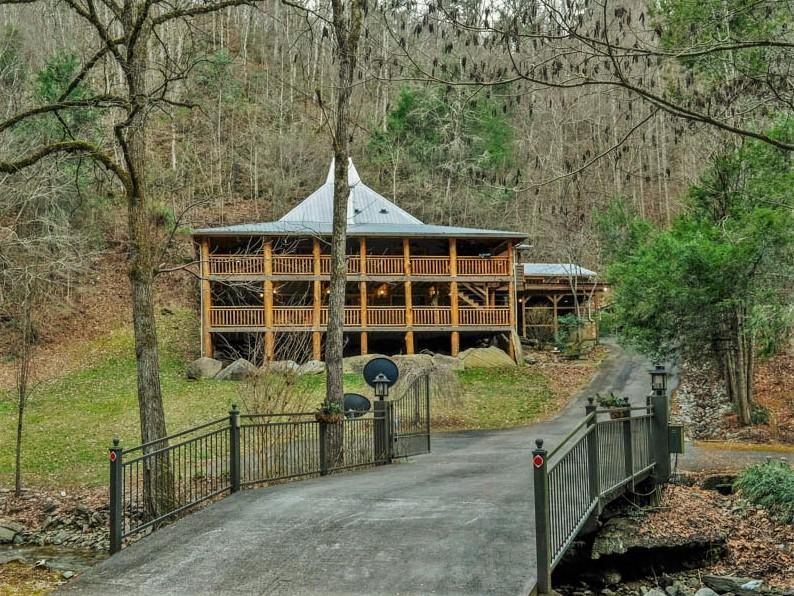 3014 N Clear Fork Rd, Sevierville, TN 37862