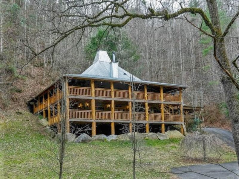 3014 N Clear Fork Rd, Sevierville, TN 37862