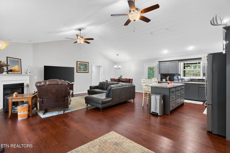 3015 Kiki Dr, Crossville, TN 38572