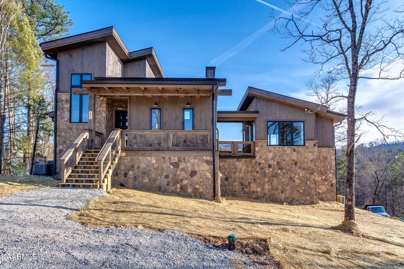 3016 Cloudburst Dr, Sevierville, TN 37862