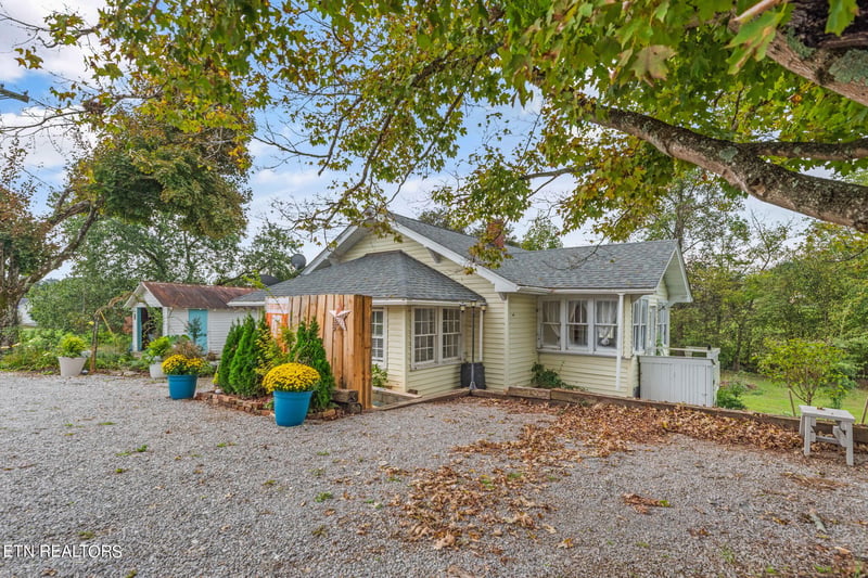 3017 Roseberry Rd, Mascot, TN 37806