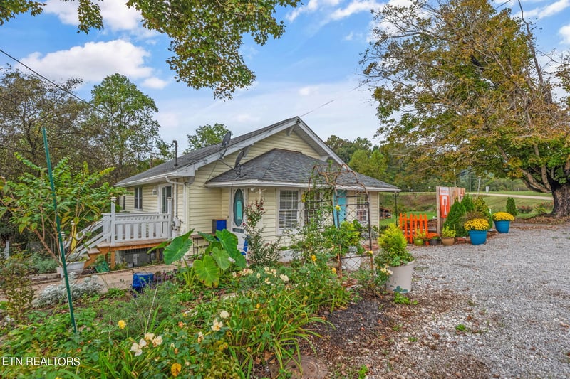 3017 Roseberry Rd, Mascot, TN 37806