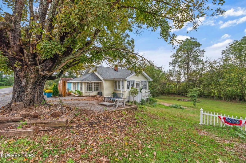 3017 Roseberry Rd, Mascot, TN 37806