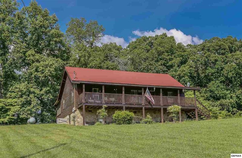 3018 Hatcher Mtn Rd, Sevierville, TN 37862