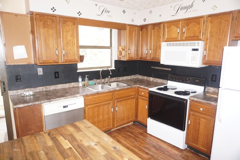 3018 Pine Haven Dr, Sevierville, TN 37862