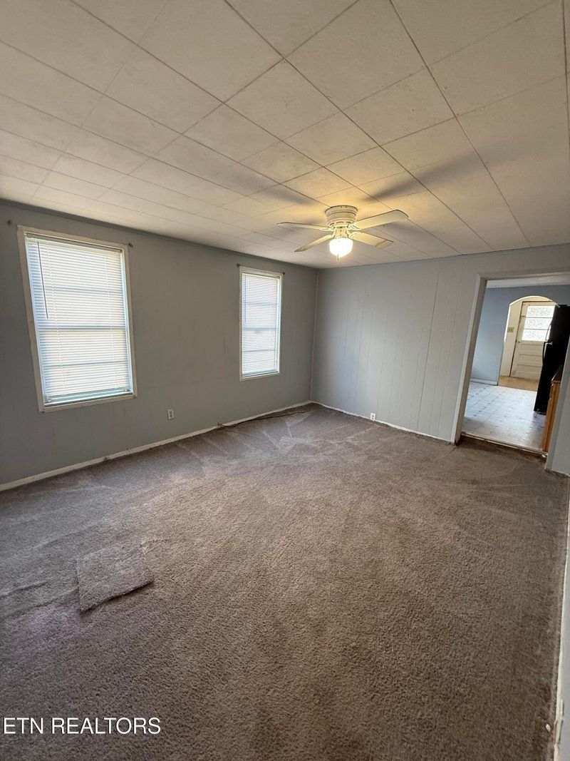 302 Byrd Ave, Harriman, TN 37748