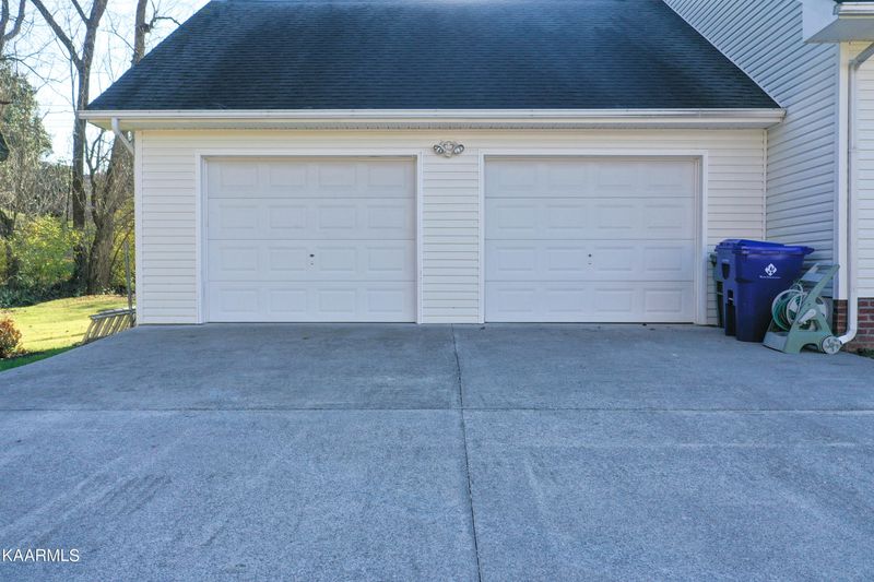 302 Chelsea Ln, Clinton, TN 37716