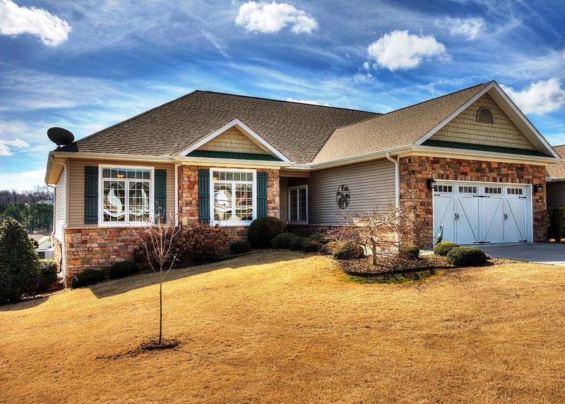 302 Chota Ldg, Loudon, TN 37774