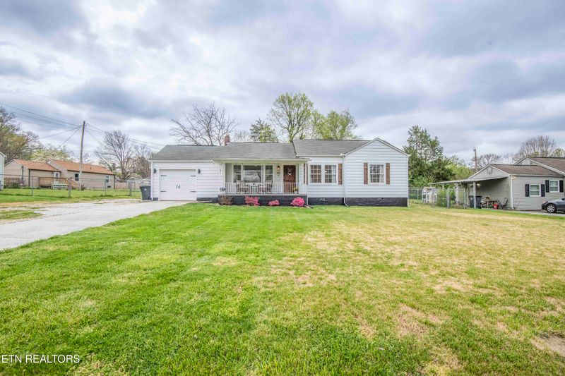 302 Hamilton Rd, Knoxville, TN 37920