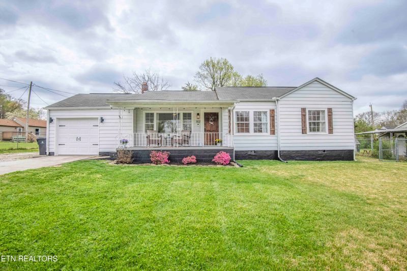 302 Hamilton Rd, Knoxville, TN 37920