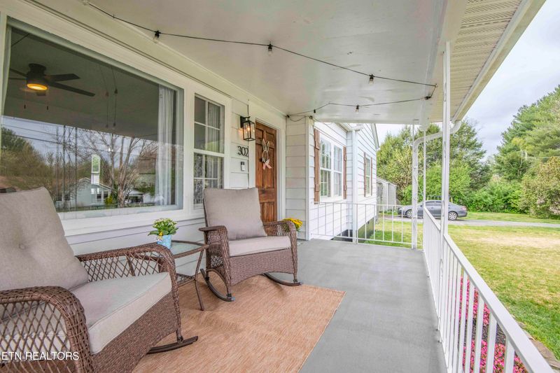 302 Hamilton Rd, Knoxville, TN 37920
