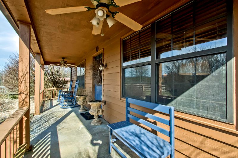 302 Kindred Dr, Rockwood, TN 37854