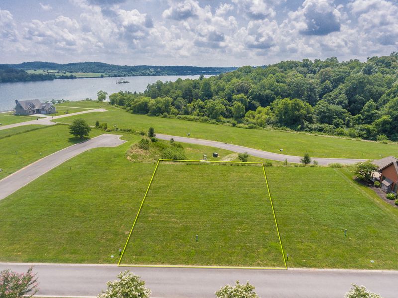 302 Lighthouse Blvd, Loudon, TN 37774