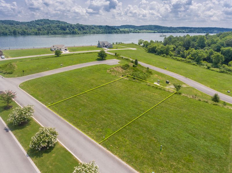 302 Lighthouse Blvd, Loudon, TN 37774