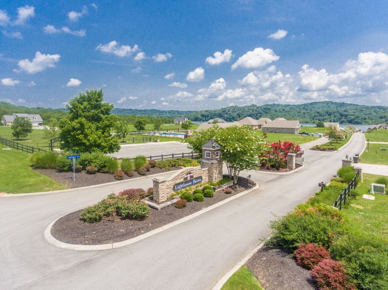 302 Lighthouse Blvd, Loudon, TN 37774