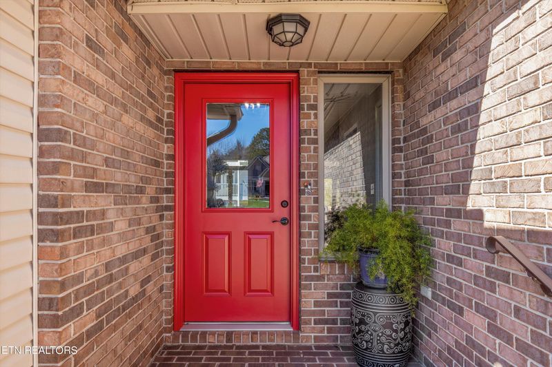 302 Mingo Dr, Loudon, TN 37774