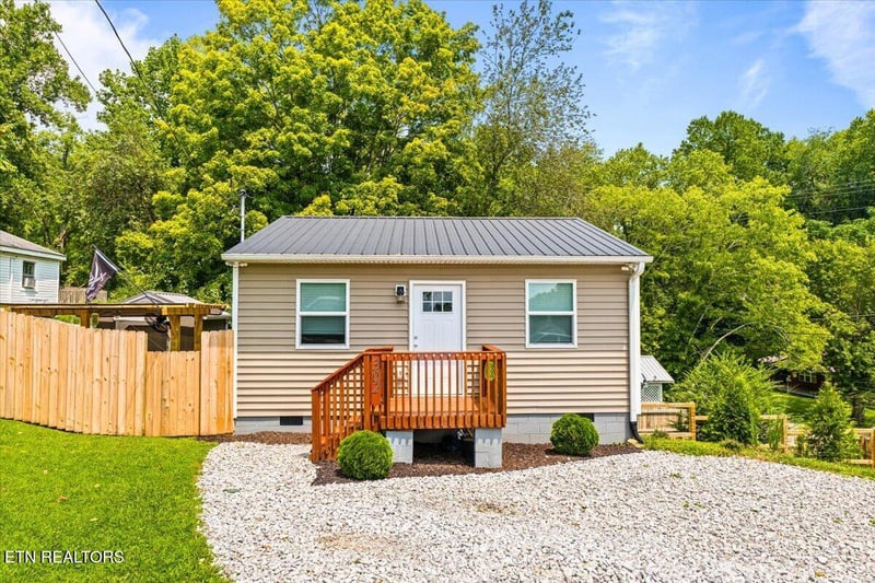 302 N 12th St, Lafollette, TN 37766