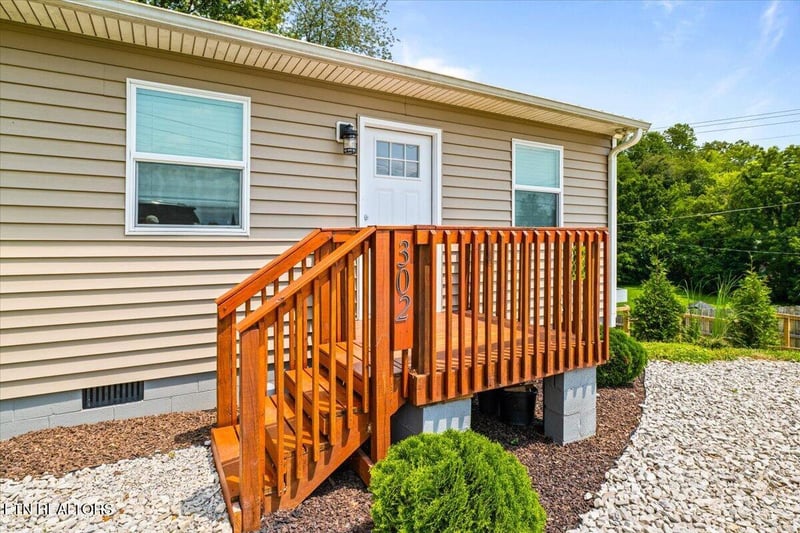 302 N 12th St, Lafollette, TN 37766