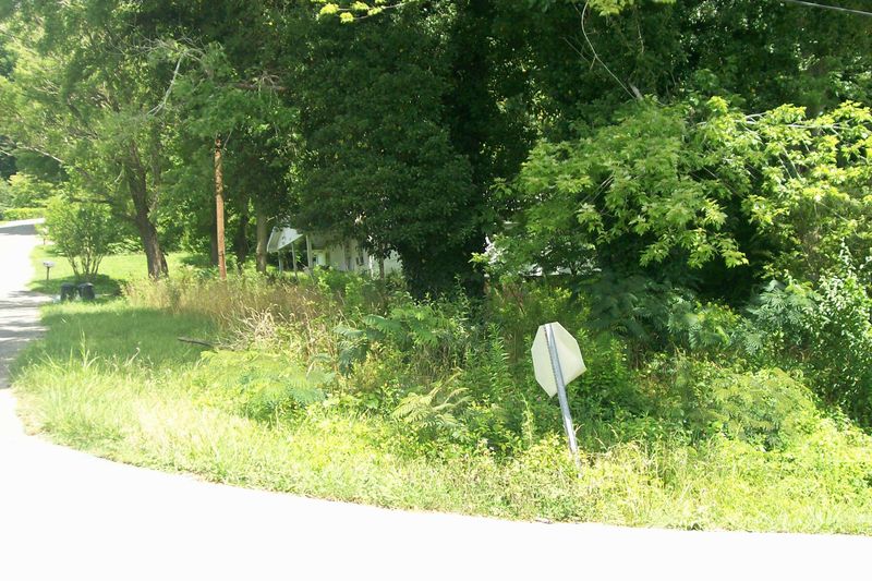 302 N North 12th St, Lafollette, TN 37766