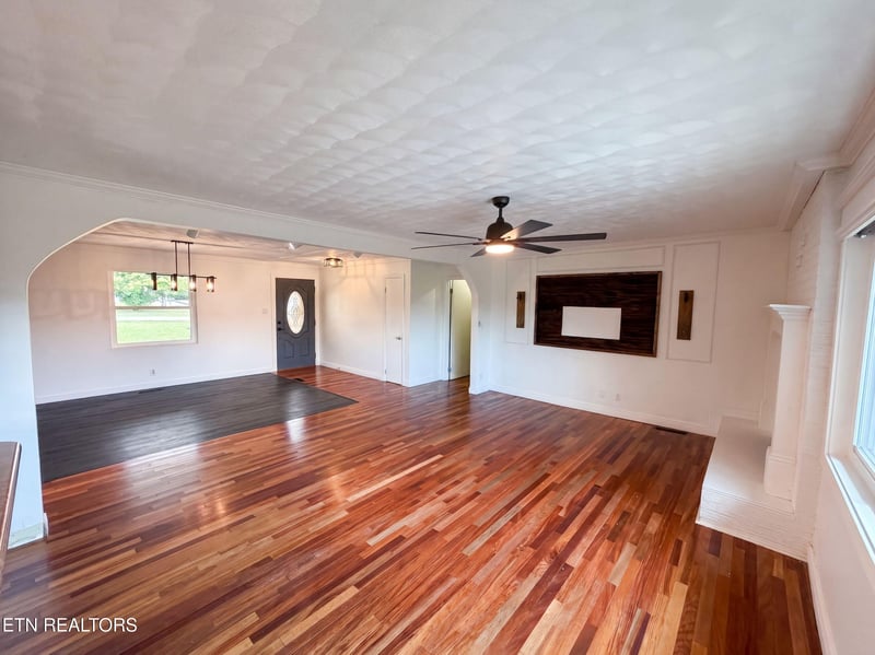 302 Sunset Ln, Harriman, TN 37748