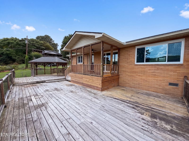 302 Sunset Ln, Harriman, TN 37748