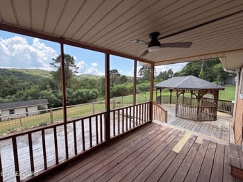 302 Sunset Ln, Harriman, TN 37748