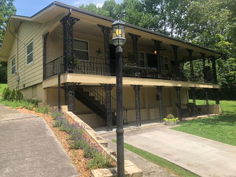 302 W Outer Dr, Oak Ridge, TN 37830