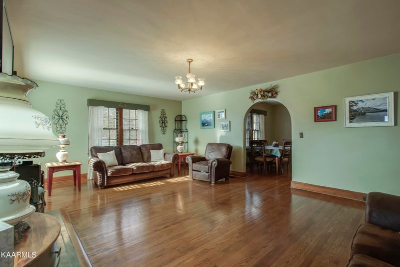302 Walker St, Athens, TN 37303
