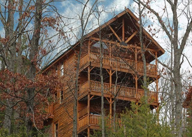 3020 Hickory Lodge Dr, Sevierville, TN 37862