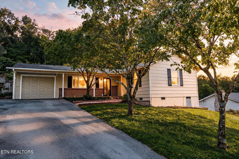 3021 Wenwood Dr, Knoxville, TN 37921