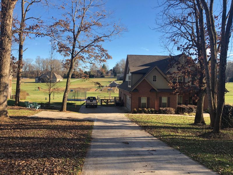 3024 Devault Rd, Louisville, TN 37777
