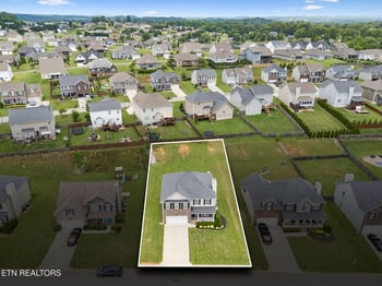 3027 Crosswinds Ln, Sevierville, TN 37876