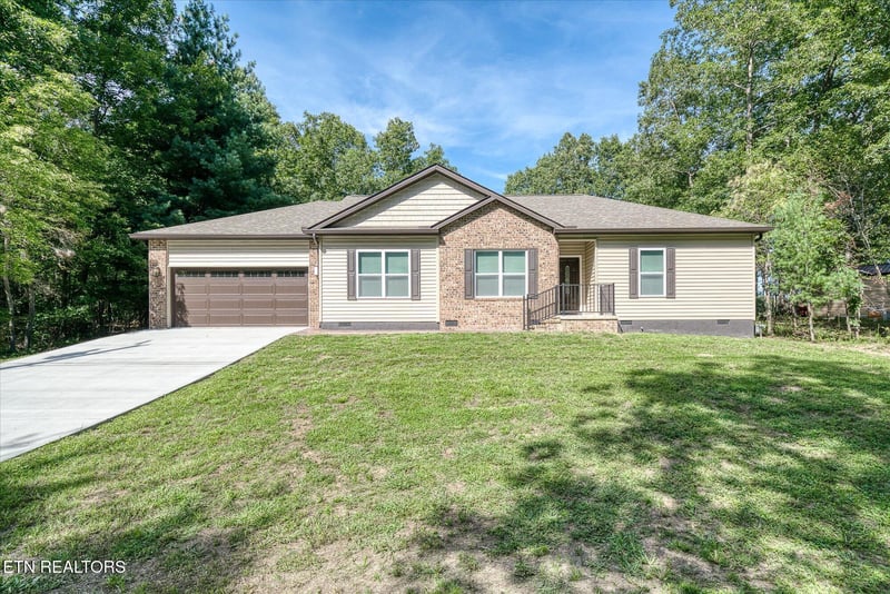 3029 Oklahoma Dr, Crossville, TN 38572