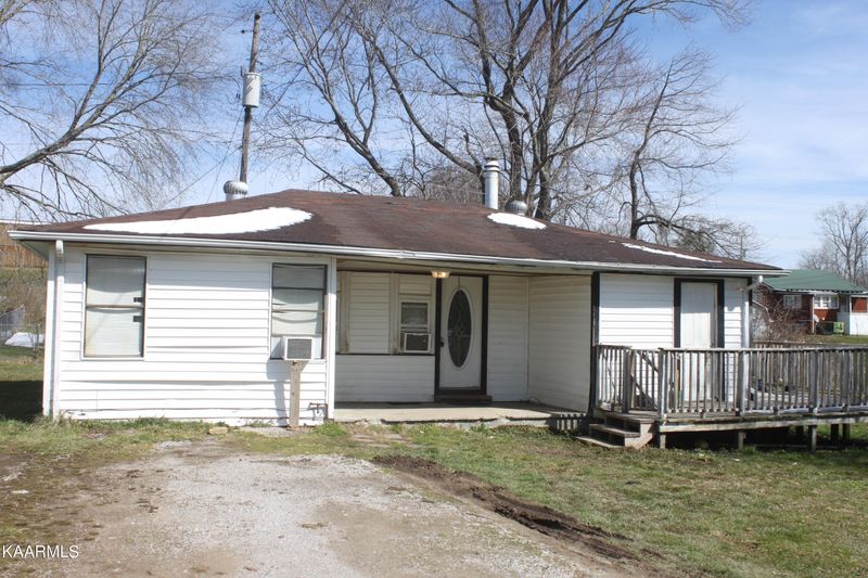 303 Acres Ln, Oneida, TN 37841