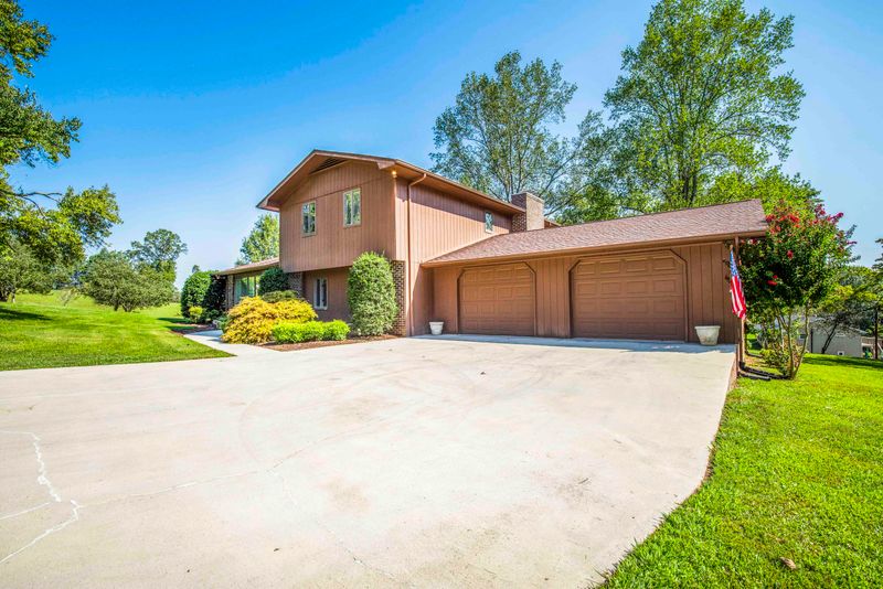 303 Brooksview Rd, Lenoir City, TN 37772