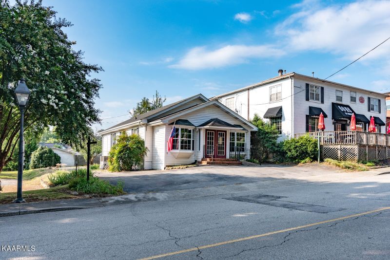303 Cedar St, Loudon, TN 37774