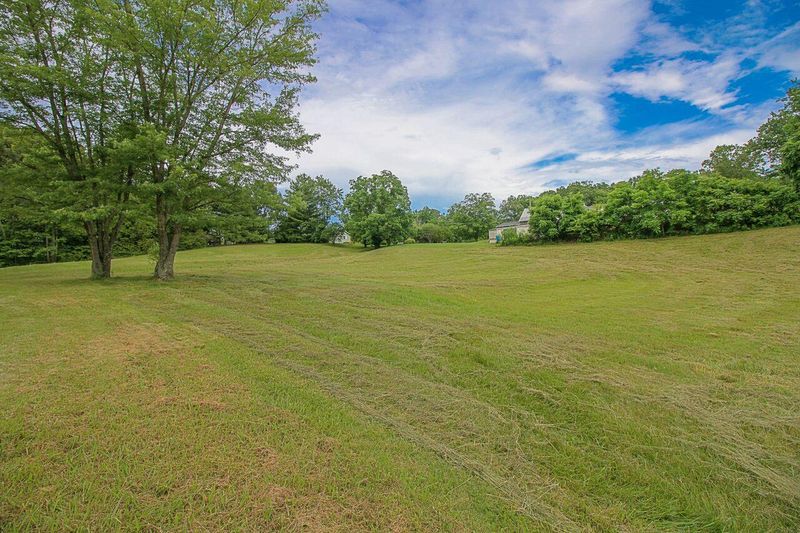 303 Cruze Rd, Powell, TN 37849