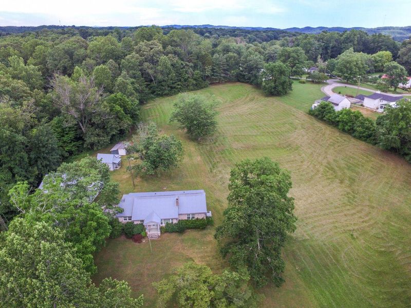 303 Cruze Rd, Powell, TN 37849