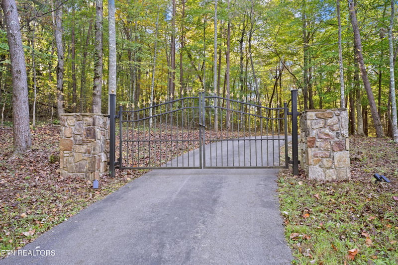 303 Cumberland Cove Rd, Monterey, TN 38574