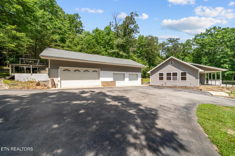 303 Cumberland Cove Rd, Monterey, TN 38574