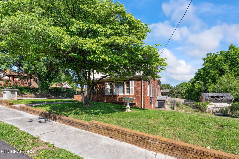 303 E Louise Ave, Morristown, TN 37813