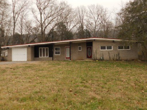 303 Elm Hill Dr, Clinton, TN 37716